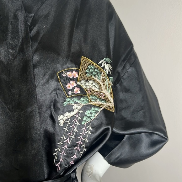 Golden Dragon Unisex XL Black Poly Embroidered Kimono Robe Front Tie - New - Picture 6 of 6